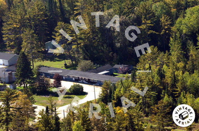 Pine Rest Motel - 2003 Photo
